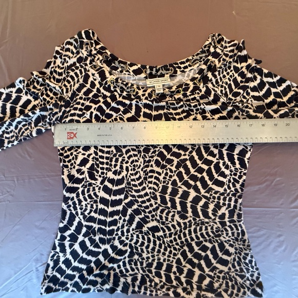 St John Graphic Animal Print 3/4 Black/White TopSize Medium MSRP $345 - Picture 8 of 10